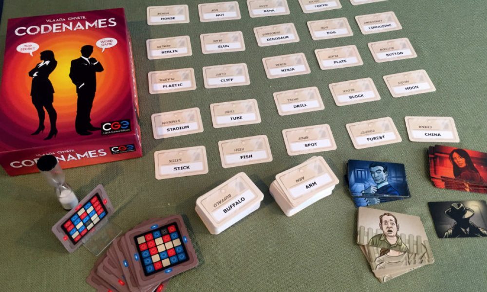 Codenames-The-game-kit-and-Grid-arrangement